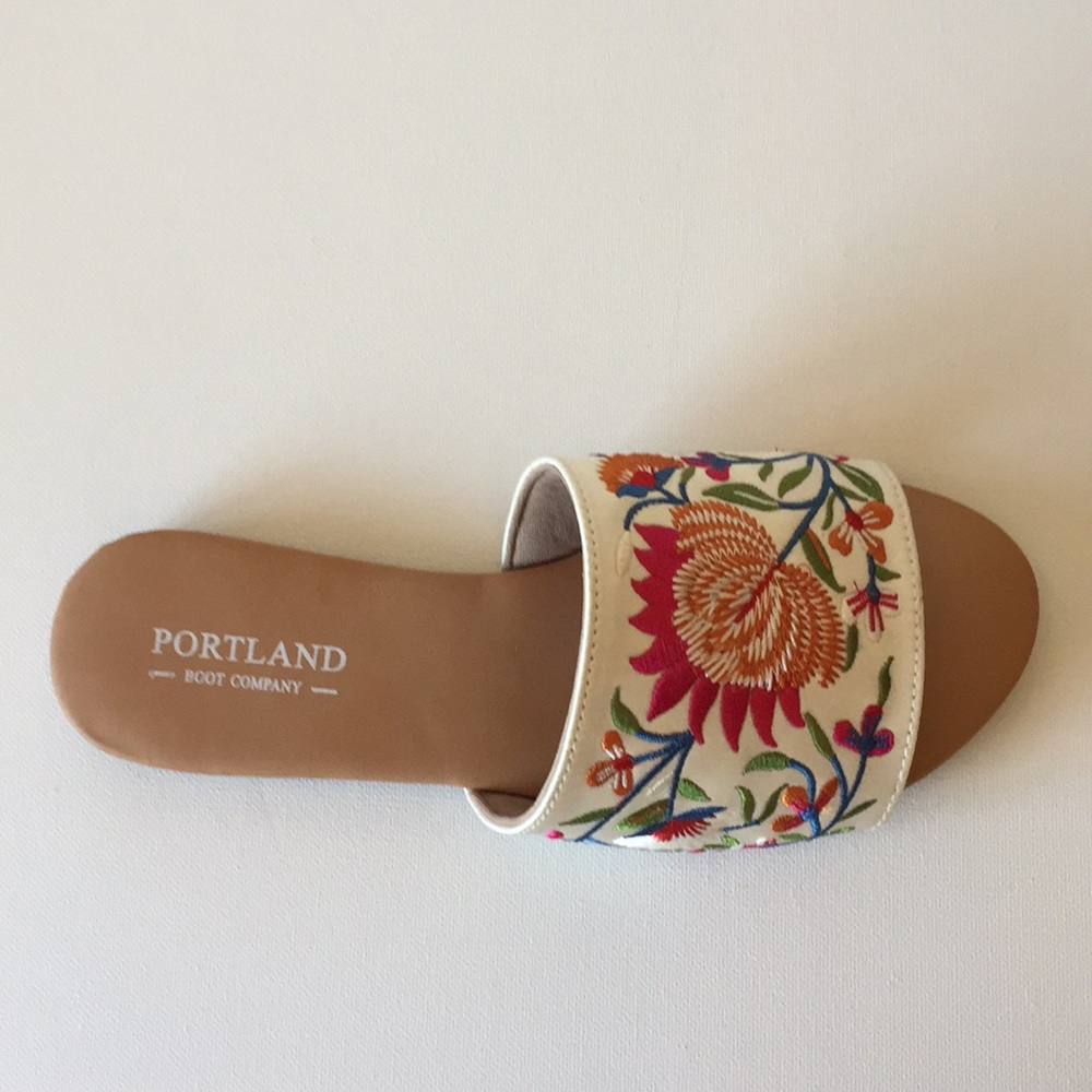 *LAST CHANCE* White Satin Floral Slide 6.5M